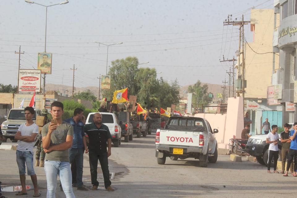 مقاتلون شيعة خلال مسيرة بمناسبة 